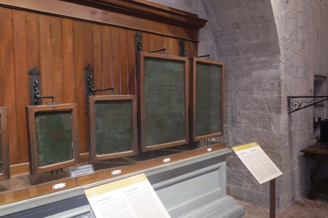 1.1464220800.gubbio---gubbio-tables