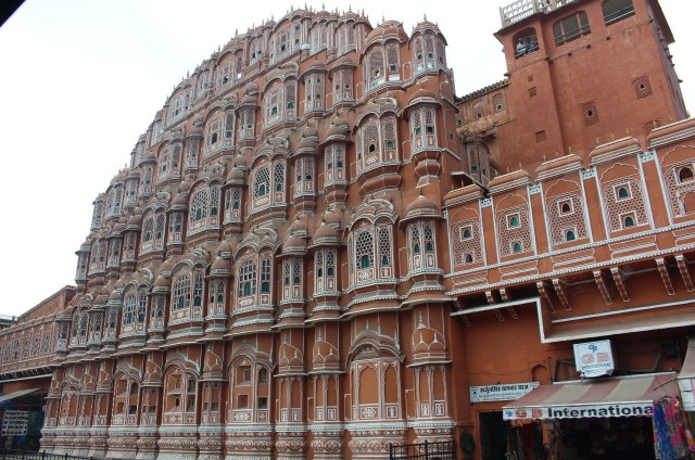 2.1413240639.hawa-mahal---palace-of-winds